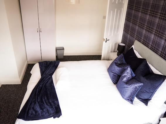 Home In Speke- 8 Mins Walk To Airport Exterior foto