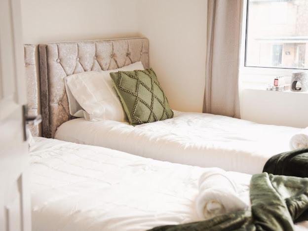 Home In Speke- 8 Mins Walk To Airport Exterior foto